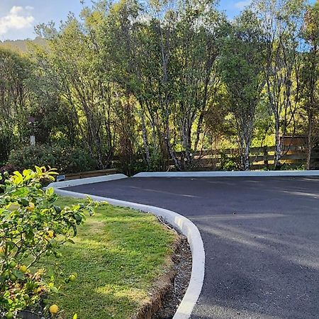 Boutique Art Retreat Hotel Upper Hutt Exterior photo