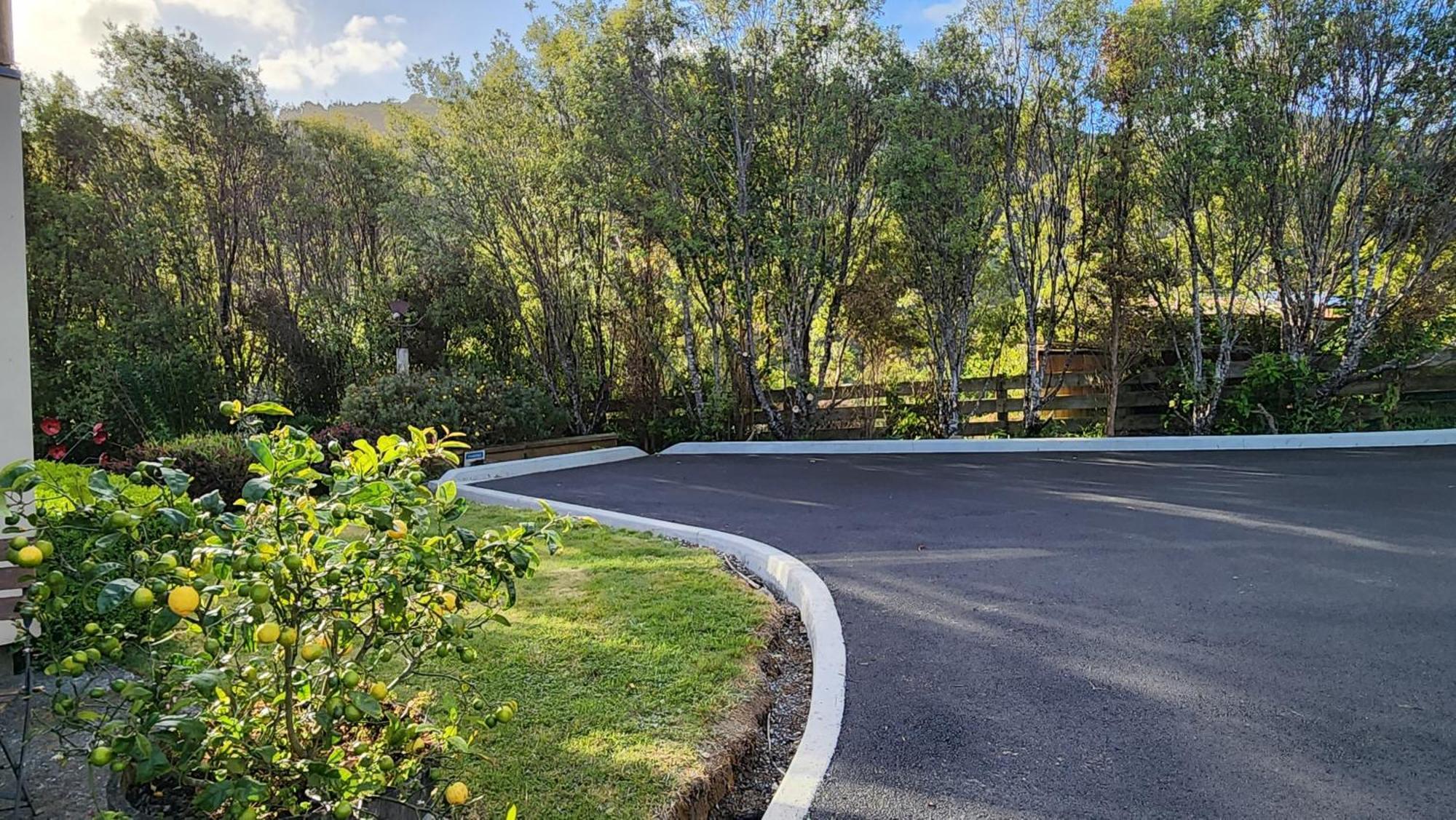 Boutique Art Retreat Hotel Upper Hutt Exterior photo